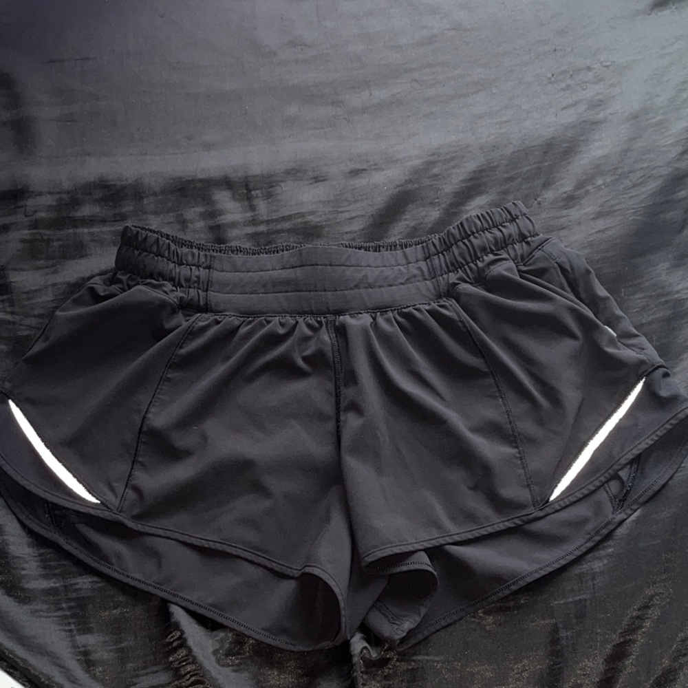 lululemon Black hotty hot Shorts 2.5